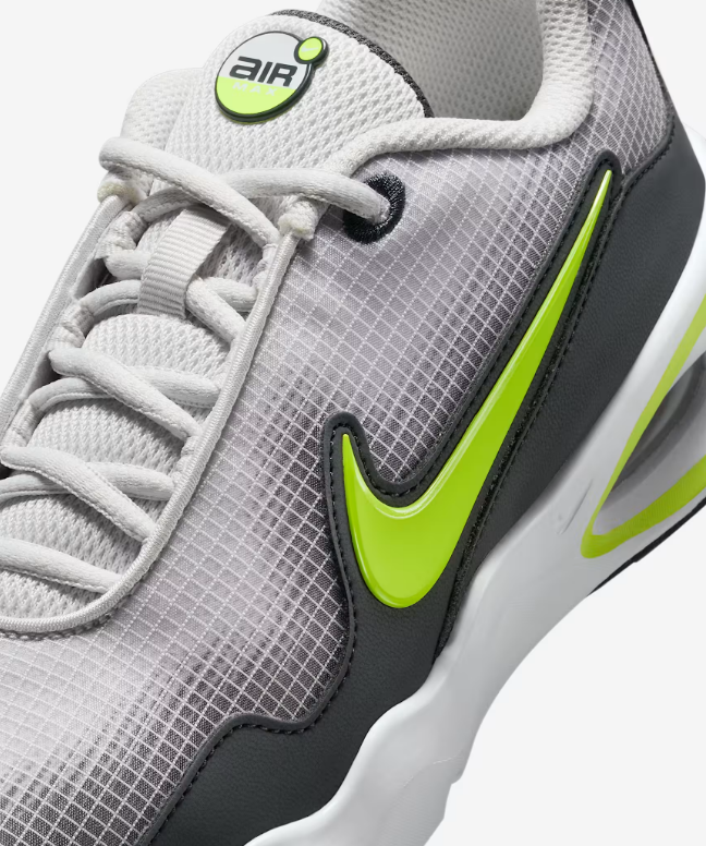 NIKE Air Max nova