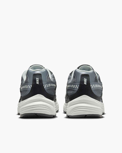 Nike Initiator