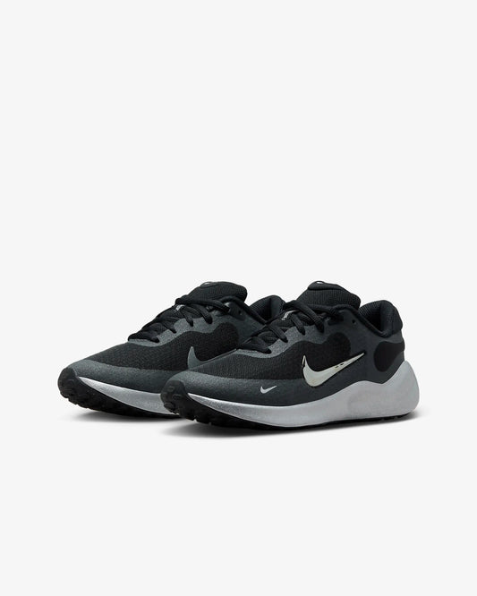 Nike Revolution 7 SE